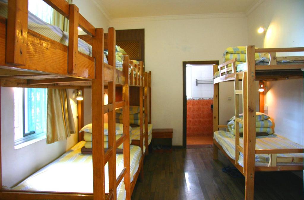 Номер (Кровать в общем номере для мужчин с 4 кроватями) отеля Dali Lao Shay Youth Hostel, Дали