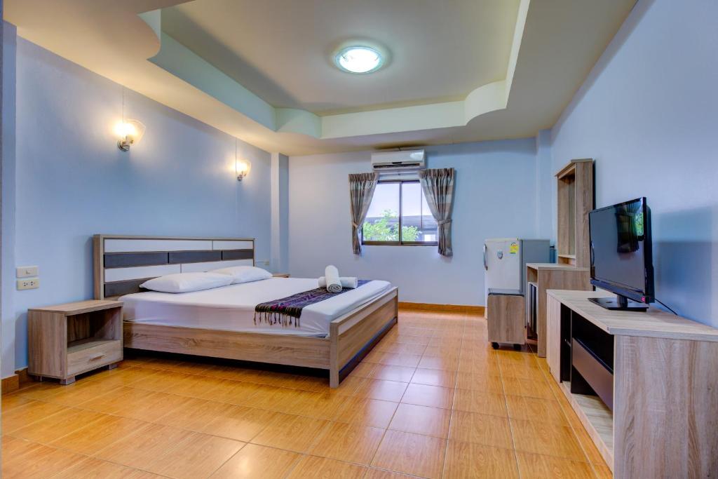 Двухместный (Улучшенный двухместный номер с 1 кроватью) гостевого дома I Rovers, Паттайя