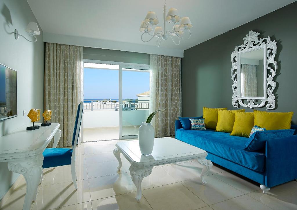 Сьюит (Суперлюкс) отеля Anemos Luxury Grand Resort, Георгиуполис