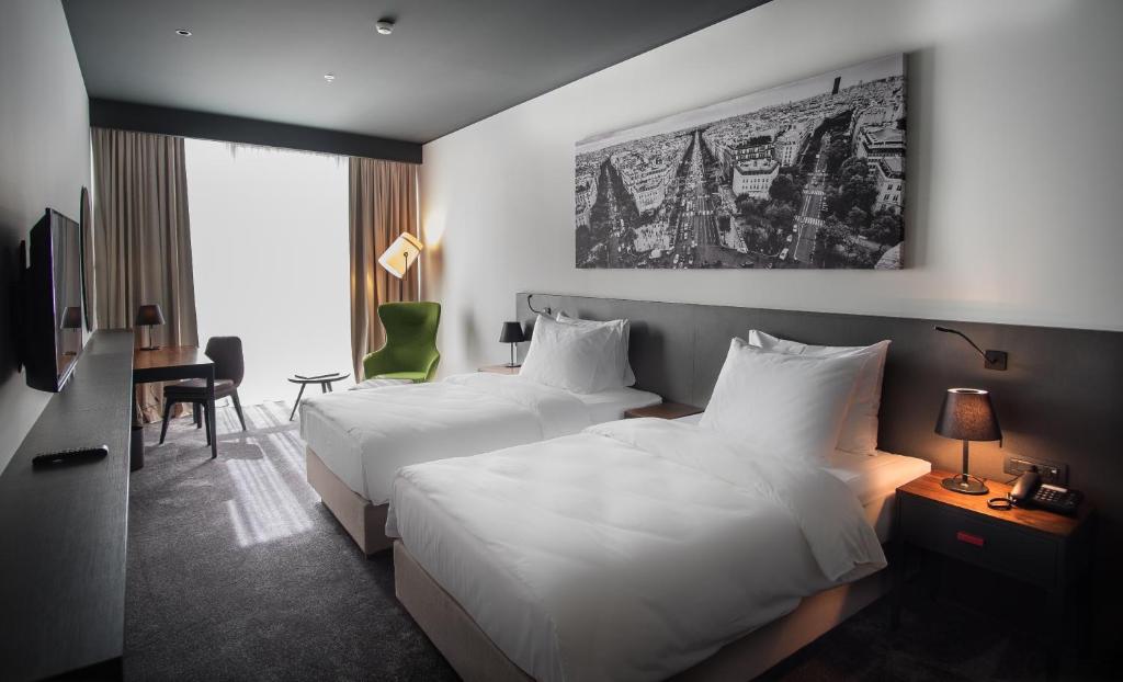 Одноместный (Двухместный номер «Премьер» с 2 отдельными кроватями) отеля CentreVille Hotel and Experiences, Подгорица