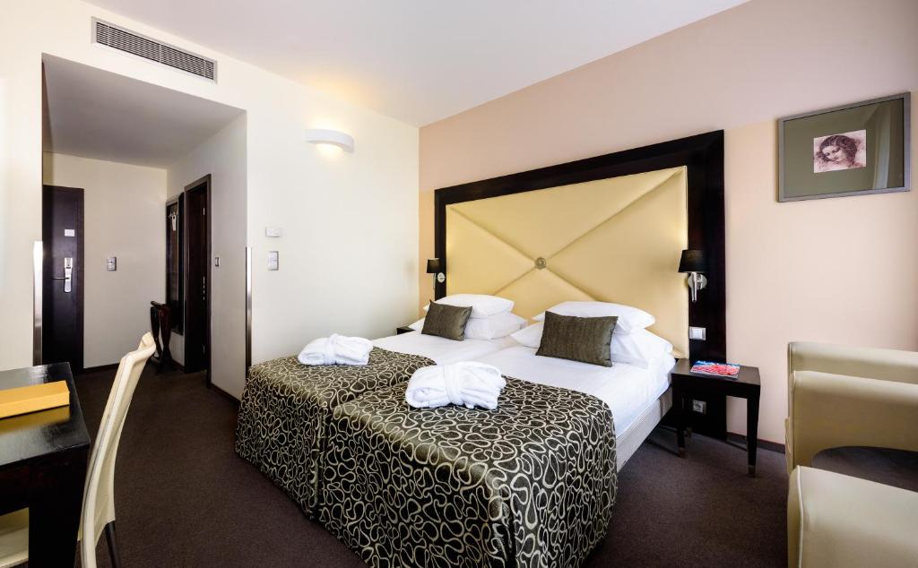Трехместный (Двухместный номер с двуспальной кроватью и дополнительной кроватью) отеля Grandior Hotel Prague, Прага