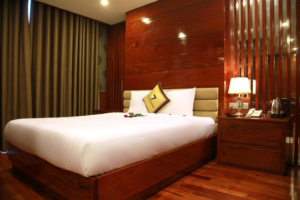 Двухместный (Номер с кроватью размера «king-size») отеля Vy Thuyen Hotel, Дананг