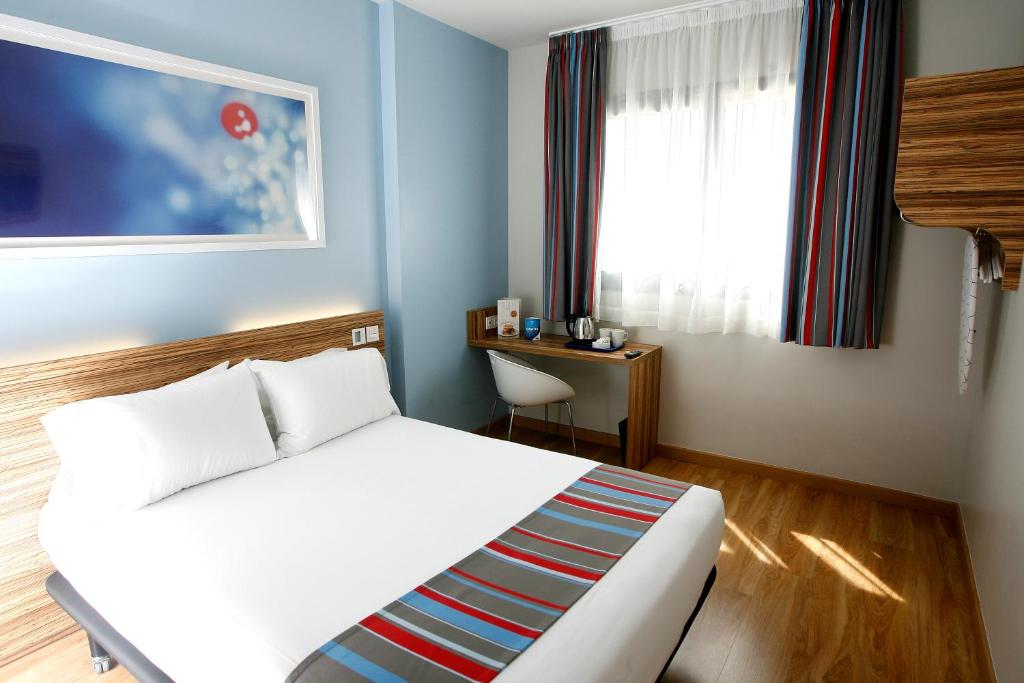 Отель Travelodge Madrid Alcalá, Мадрид