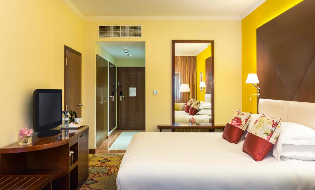 Двухместный (Улучшенный двухместный номер с 1 кроватью или 2 отдельными кроватями) отеля Coral Dubai Deira Hotel, Дубай