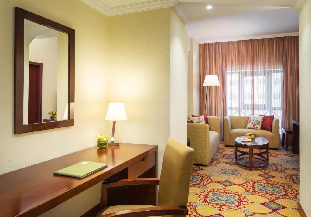 Сьюит (Представительский люкс) отеля Coral Dubai Deira Hotel, Дубай