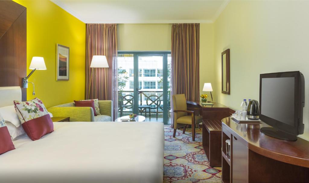 Двухместный (Двухместный номер Делюкс с 1 кроватью или 2 отдельными кроватями и балконом) отеля Coral Dubai Deira Hotel, Дубай