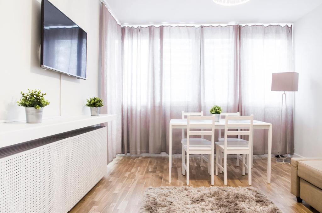 Апартаменты (Апартаменты с 1 спальней и балконом — 16 этаж), Hosapartments City Center