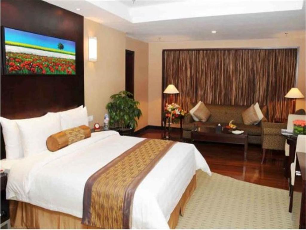 Двухместный (Улучшенный двухместный номер с 1 кроватью) отеля Qingdao Blue Horizon Hotel - Laoshan, Циндао