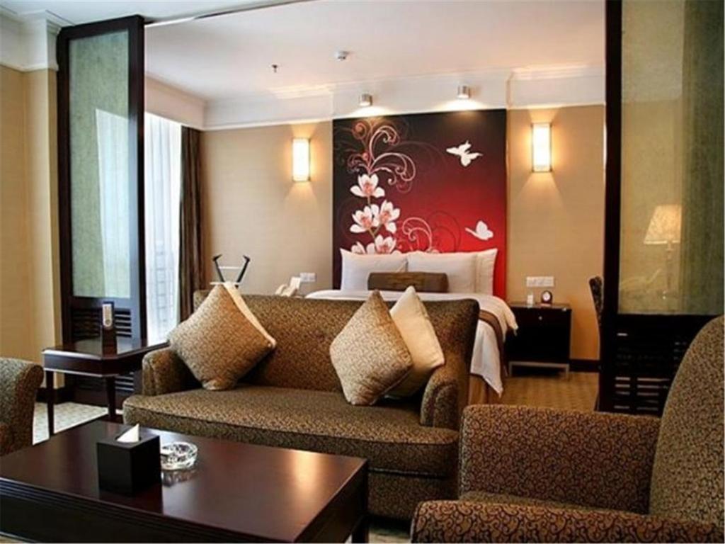 Сьюит (Стандартный люкс) отеля Qingdao Blue Horizon Hotel - Laoshan, Циндао