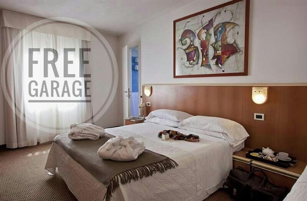 Двухместный (Улучшенный двухместный номер с 1 кроватью или 2 отдельными кроватями — Специальное предложение) отеля Hotel Principe di Piemonte, Римини