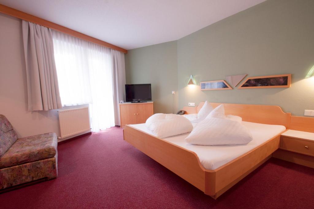 Двухместный (Двухместный номер с 1 кроватью и видом на долину) отеля Hotel Alpenfriede, Йерценс