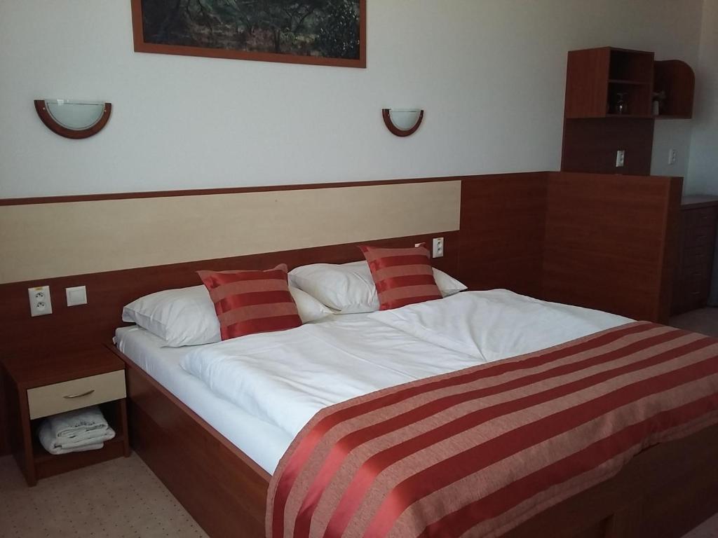 Двухместный (Апартаменты с 1 спальней) отеля Hotel Auto Jas, Нитра