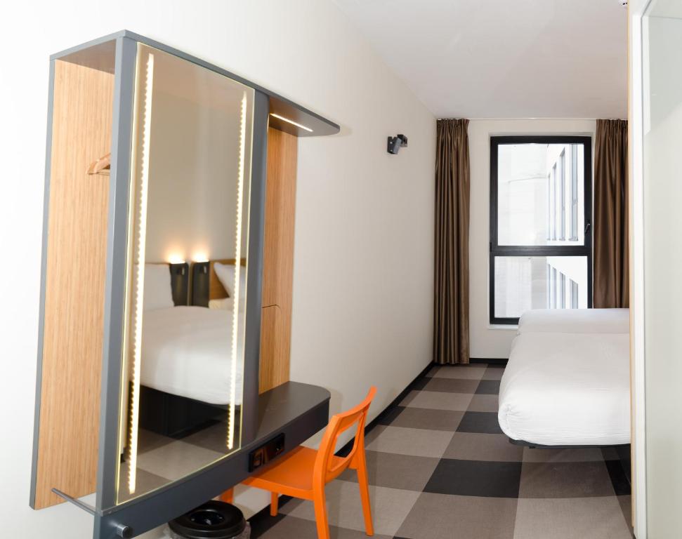 Трехместный (Семейный трехместный номер) отеля easyHotel Brussels City Centre, Брюссель