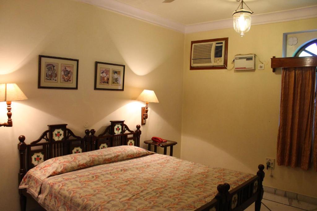 Двухместный (Двухместный номер Делюкс с 1 кроватью или 2 отдельными кроватями) отеля Madhuban - A Heritage Home, Джайпур