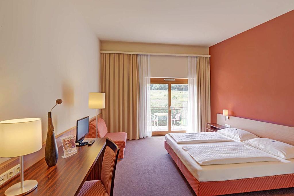 Двухместный (Улучшенный двухместный номер с 1 кроватью и балконом) отеля Familien Hotel Krainz, Лойперсдорф-бай-Фюрстенфельд