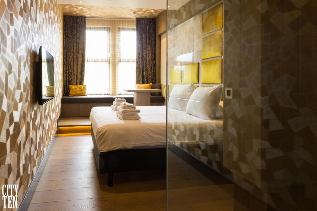 Двухместный (Улучшенный двухместный номер с 1 кроватью) отеля Manzo's Suites, Амстердам
