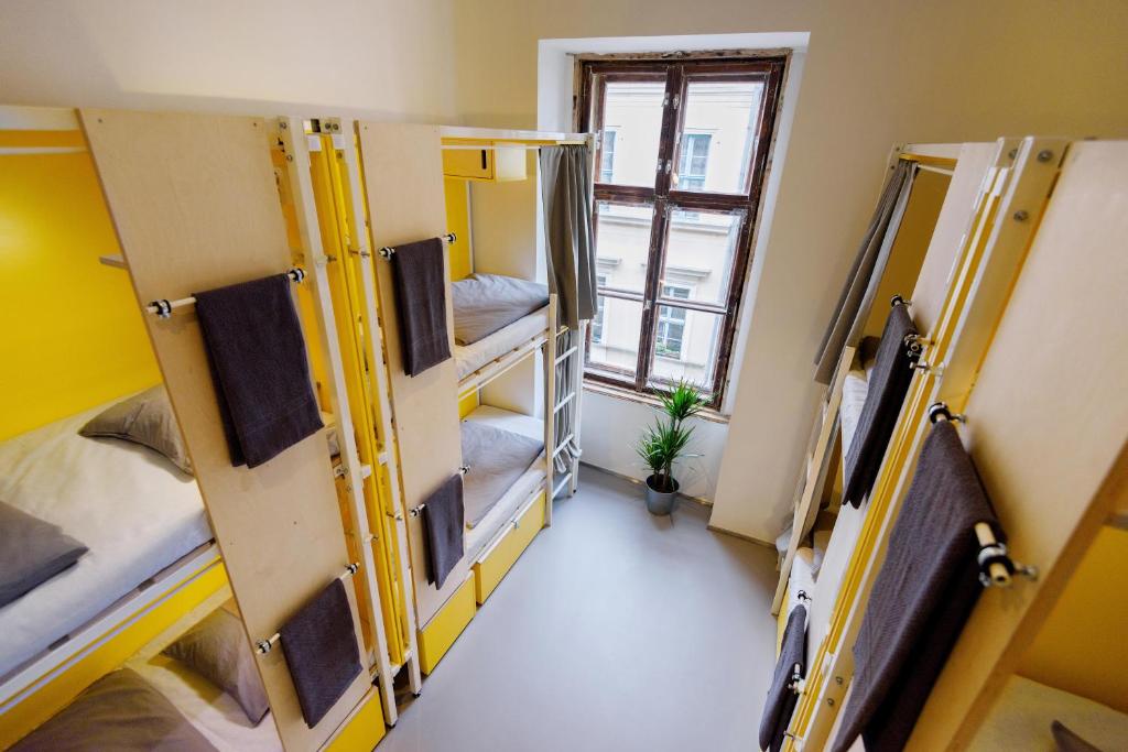 Трехместный (Трехместный номер с собственной ванной комнатой), Flow Hostel