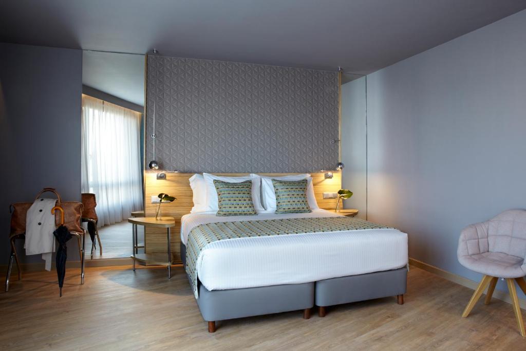 Двухместный (Стандартный двухместный номер с 2 отдельными кроватями и видом на город - Подходит для гостей с ограниченными физическими возможностями) отеля Wyndham Grand Athens, Афины
