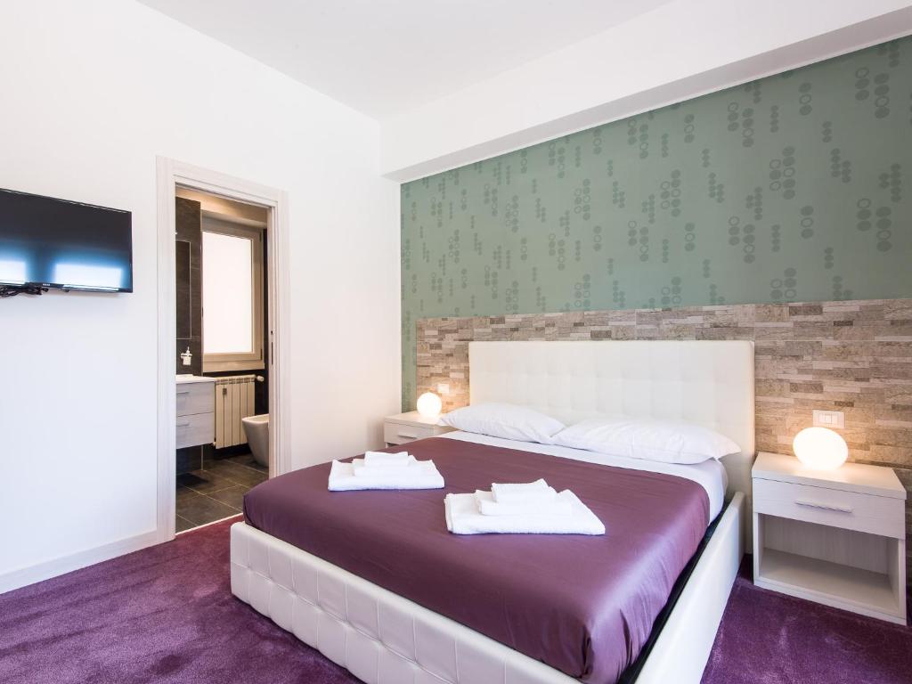 Четырехместный (Четырехместный номер с собственной ванной комнатой и балконом) отеля Guesthouse Park Pines, Рим