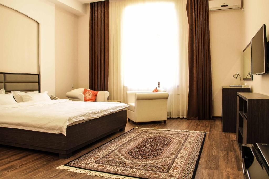 Сьюит (Люкс с кроватью размера «king-size») отеля Ватан, Душанбе