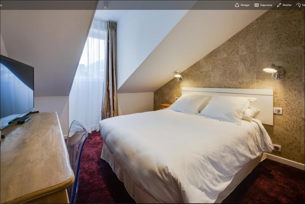 Двухместный (Двухместный номер с 1 кроватью в мансарде) отеля Hôtel Catalpa, Анси