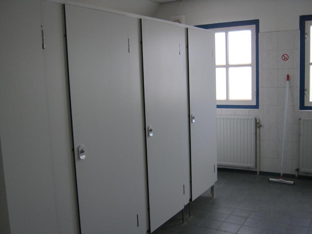 Трехместный (Трехместный номер с общей ванной комнатой) хостела Pension Zevenbergen, Берген-оп-Зом