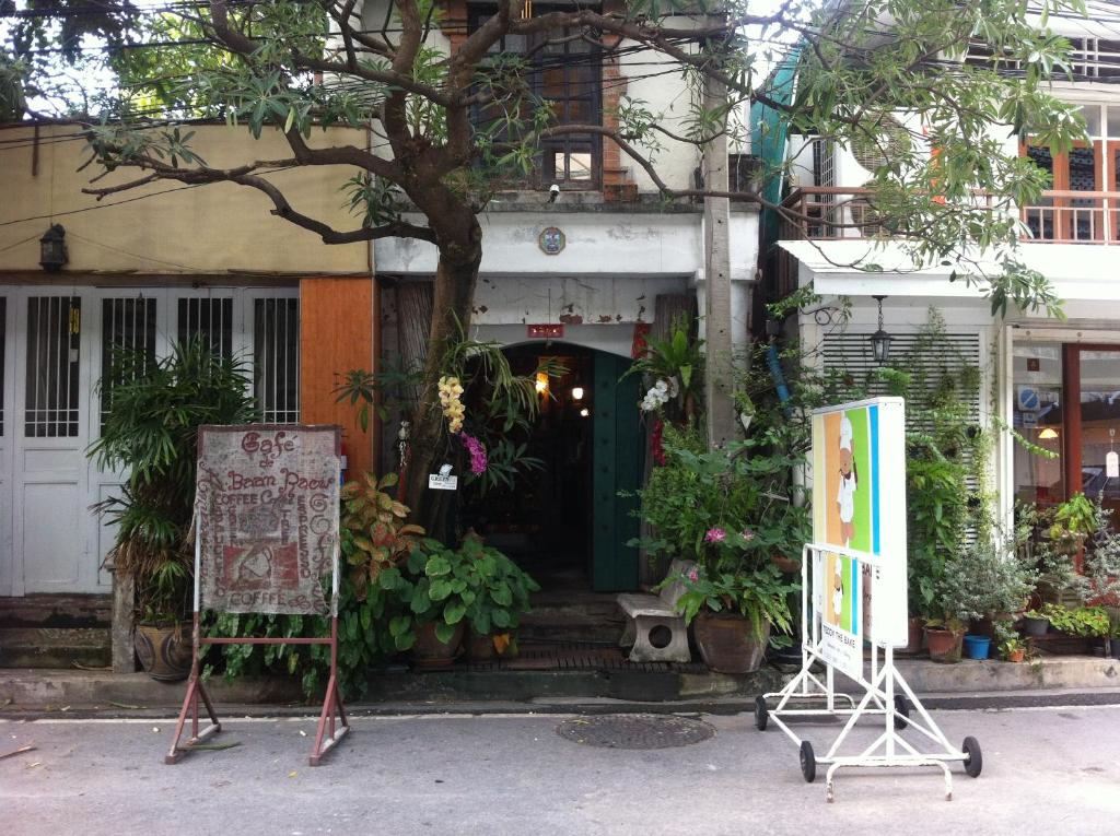 Гостевой дом Café de Baan Raow, Бангкок