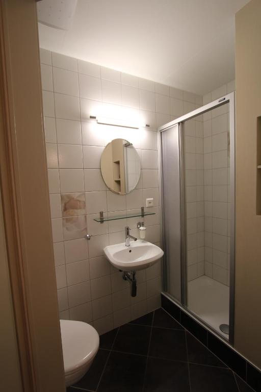 Одноместный (Одноместный номер с общей ванной комнатой) отеля Hotel Restaurant Schwert Thun, Тун