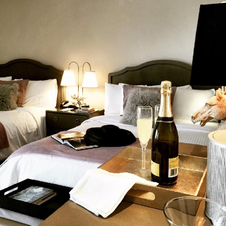 Четырехместный (Номер Делюкс с 2 кроватями размера «queen-size»), Hollywood Hotel - The Hotel of Hollywood Near Universal Studios