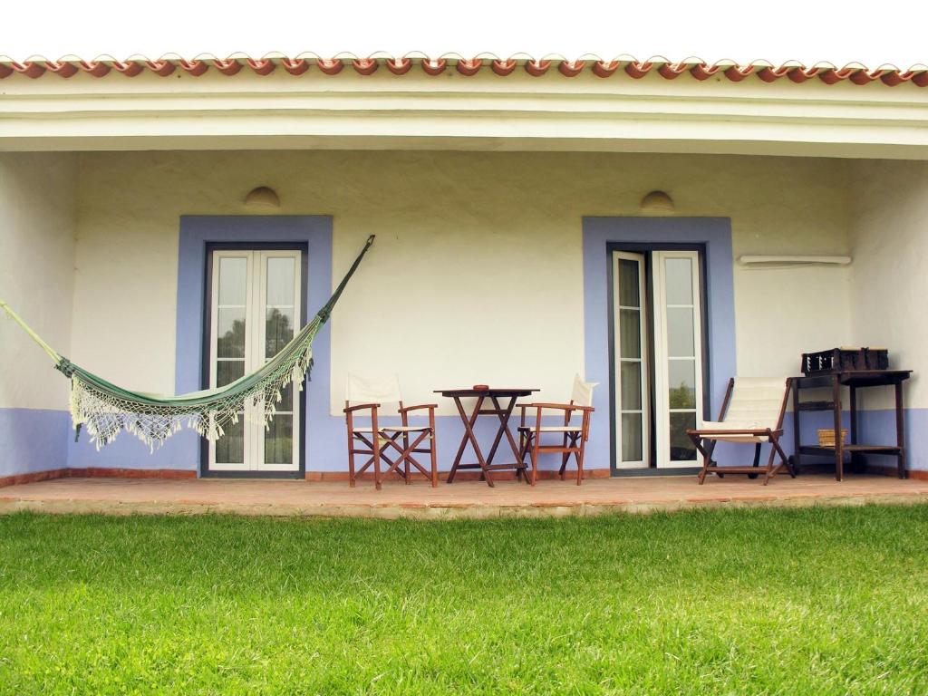Апартаменты (Апартаменты с 1 спальней и террасой) гостевого дома Herdade Do Freixial - Turismo Rural, Вила-Нова-де-Мильфонт