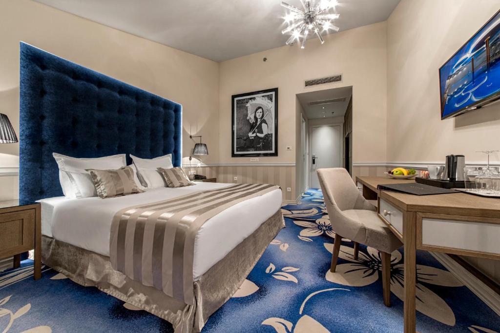 Двухместный (Улучшенный двухместный номер с 1 кроватью или 2 отдельными кроватями и балконом) отеля Grand Hotel Slavia, Башка-Вода