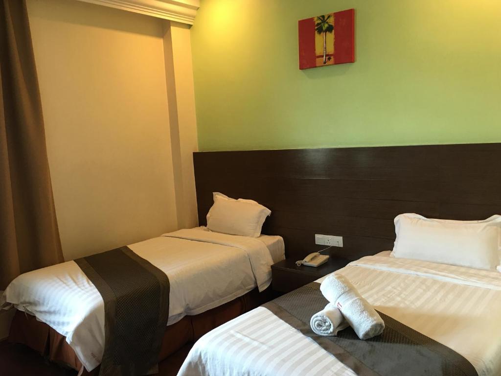 Двухместный (Двухместный номер Делюкс с 2 отдельными кроватями) отеля Lintas Plaza Hotel, Кота-Кинабалу