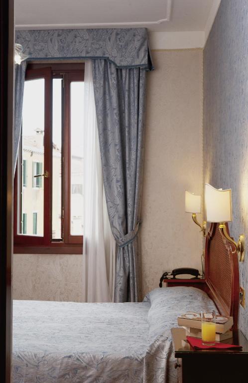 Двухместный (Классический двухместный номер с 1 кроватью) отеля Hotel Ca' D'Oro, Венеция