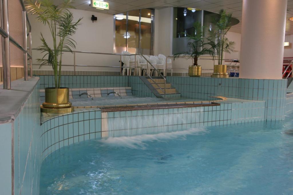 Капсульный отель Resort Capsule Sakuragicho, Йокогама