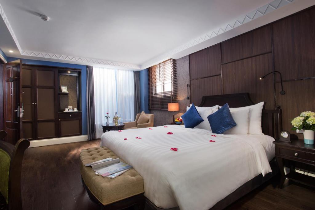 Двухместный (Executive Room offer 1 way airport transfer) отеля O'Gallery Premier Hotel & Spa, Ханой