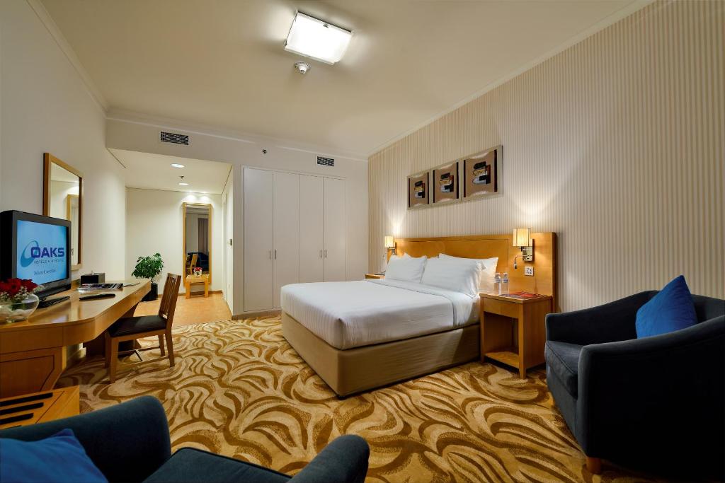 Четырехместный (Люкс с 2 спальнями) апарт-отеля Oaks Liwa Heights Hotel Apartments, Дубай
