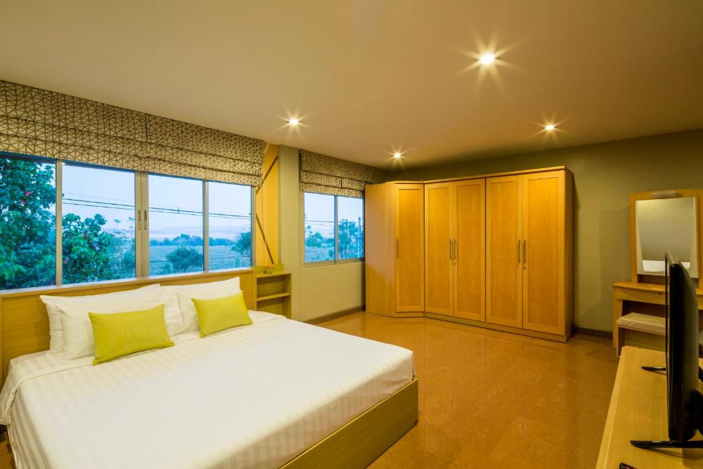 Апартаменты (Представительский номер с 1 спальней) курортного отеля Pattana Golf Club & Resort, Чонбури