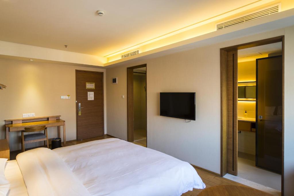 Двухместный (Двухместный номер А с 1 кроватью) отеля JI Hotel (Yantai Binhai Square), Яньтай