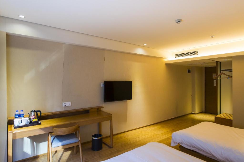 Двухместный (Улучшенный двухместный номер с 2 отдельными кроватями) отеля JI Hotel Shanghai Lujiazui South Pudong Road, Шанхай