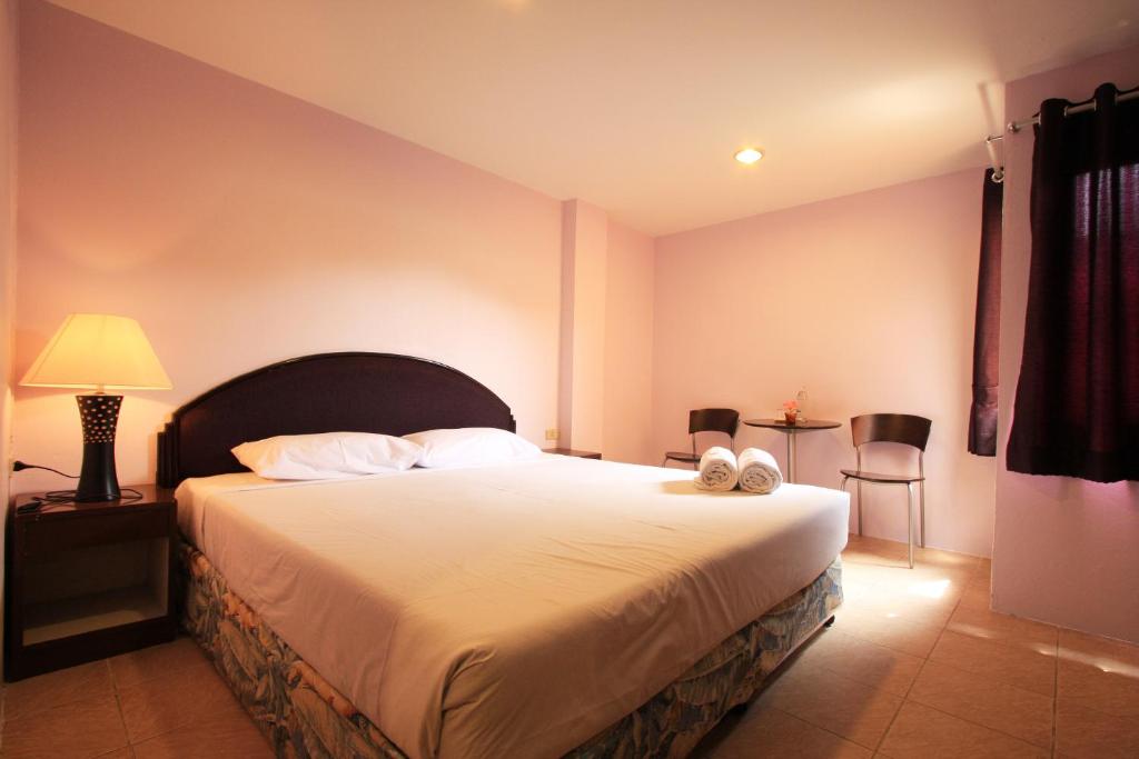 Двухместный (Улучшенный двухместный номер с 1 кроватью или 2 отдельными кроватями) отеля Chaba Chalet Hotel, Хуахин