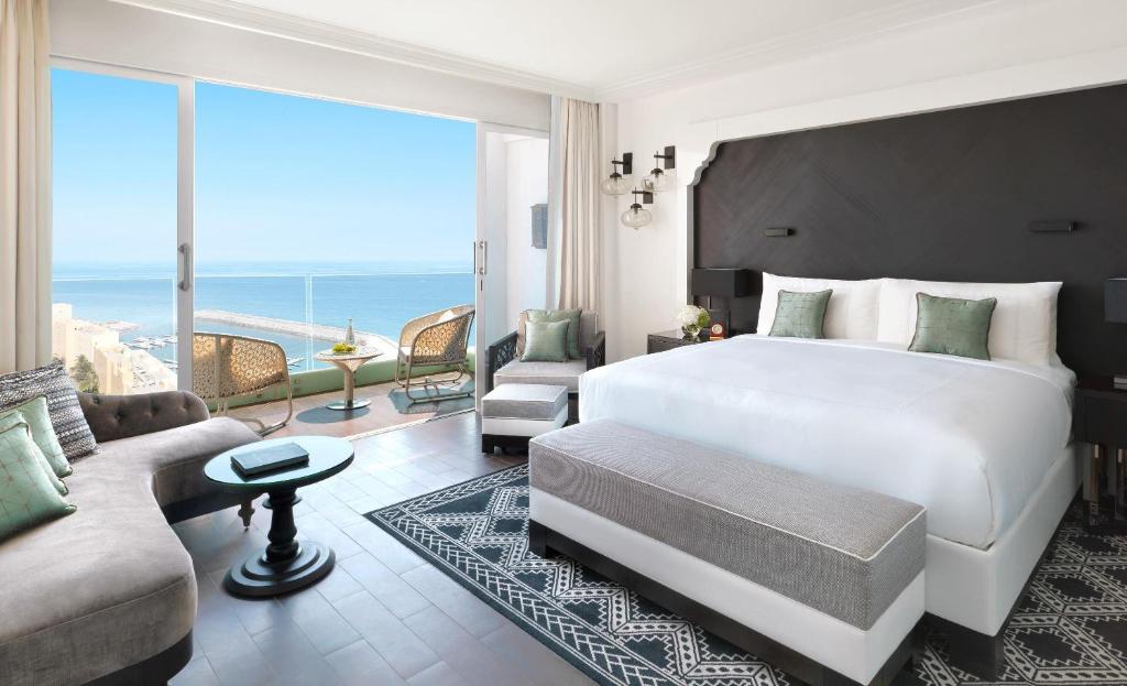 Сьюит (Люкс с 2 спальнями) курортного отеля Fairmont Fujairah Beach Resort, Дибба