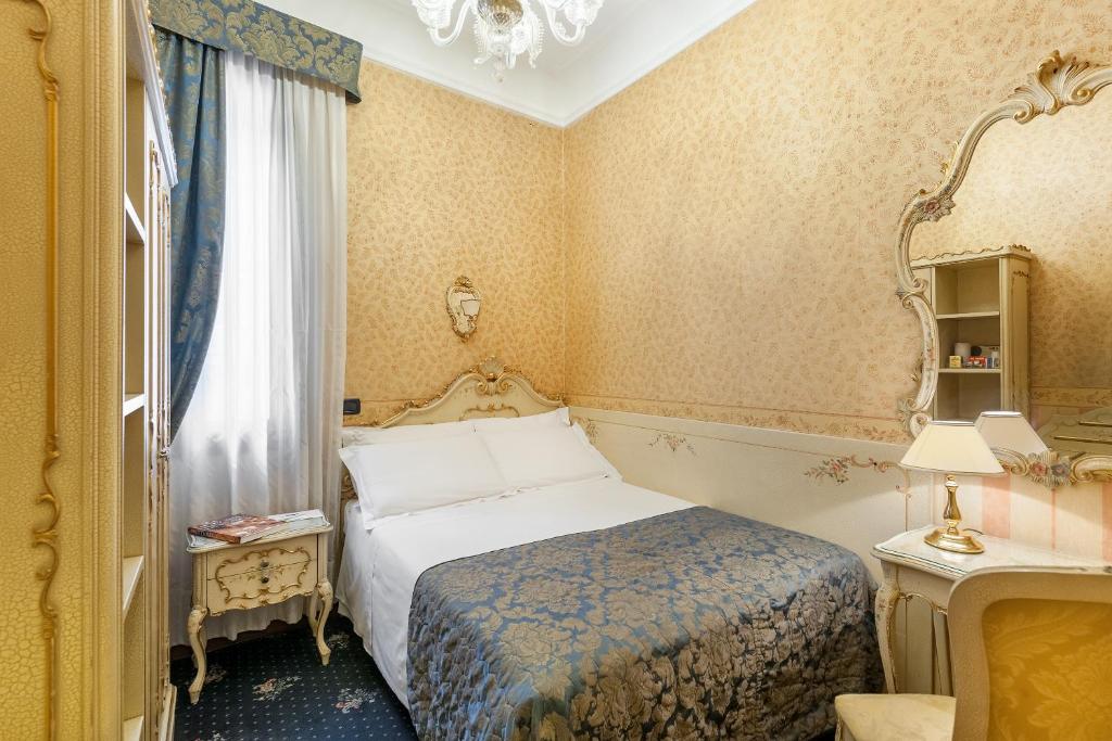 Двухместный (Двухместный номер эконом-класса с 1 кроватью) отеля Hotel Montecarlo, Венеция