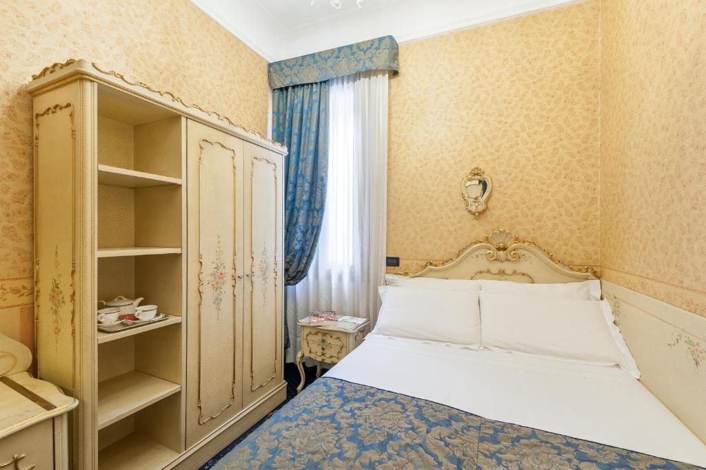 Одноместный (Классический одноместный номер) отеля Hotel Montecarlo, Венеция