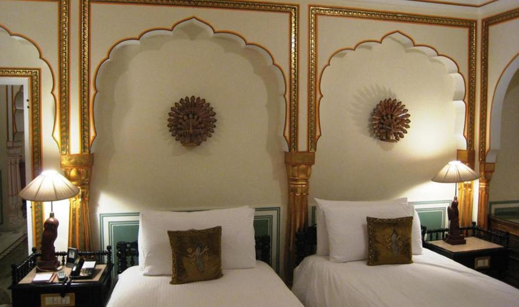 Трехместный (Улучшенный трехместный номер) отеля The Raj Palace (Small Luxury Hotels of the World), Джайпур