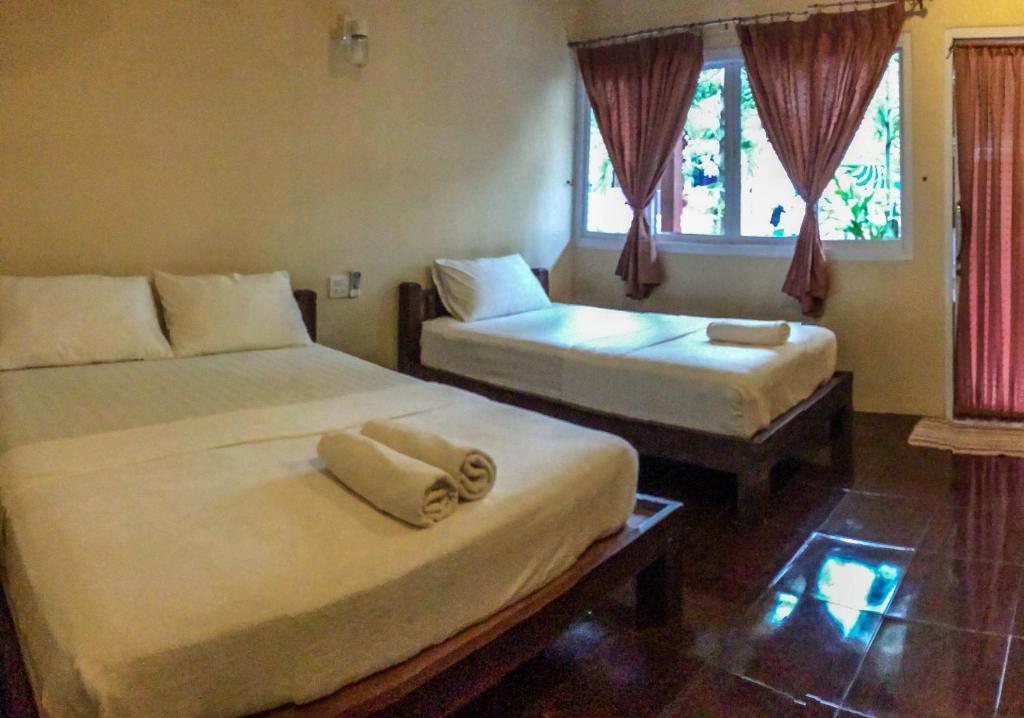 Трехместный (Стандартный двухместный номер с 2 отдельными кроватями) курортного отеля Silver Sand Koh Tao, Ко Тао