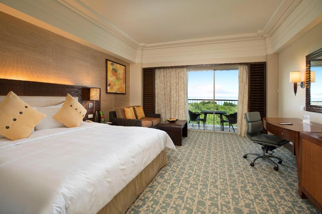 Двухместный (Двухместный номер «Океанский клуб» с 1 кроватью (крыло «Океан»)) курортного отеля Shangri-La's Mactan Resort & Spa, Мактан