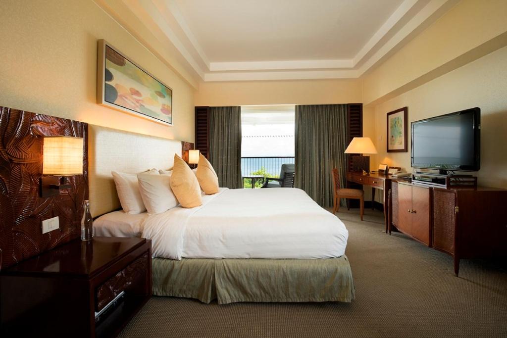 Двухместный (Двухместный люкс «Панорама» с 1 кроватью (крыло «Океан»)) курортного отеля Shangri-La's Mactan Resort & Spa, Мактан