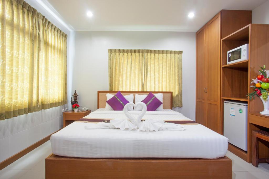 Двухместный (Улучшенный номер с кроватью размера «king-size») отеля Hello Yaya Residence, Пхукет