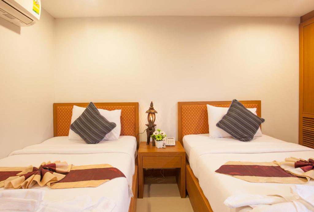 Двухместный (Улучшенный двухместный номер с 2 отдельными кроватями) отеля Hello Yaya Residence, Пхукет