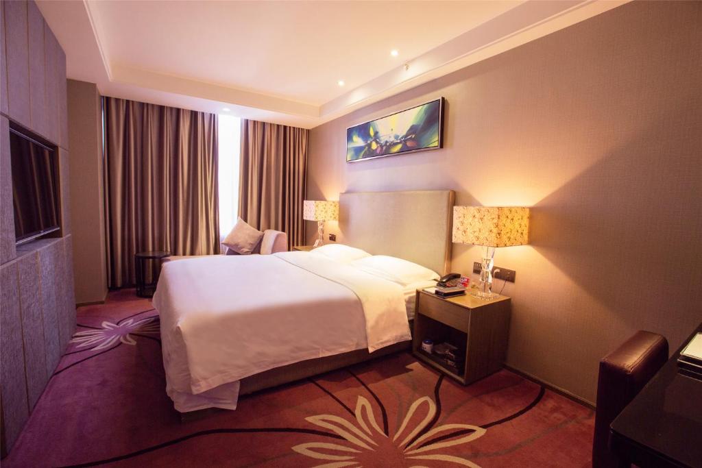Двухместный (Представительский номер с кроватью размера «queen-size») отеля La Perle International Hotel, Гуанчжоу